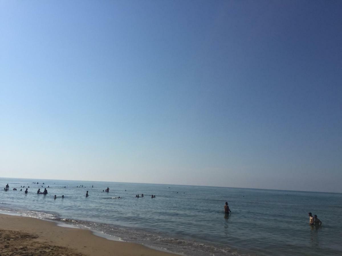 Casa Vacanze Foce Varano Apartment Екстериор снимка